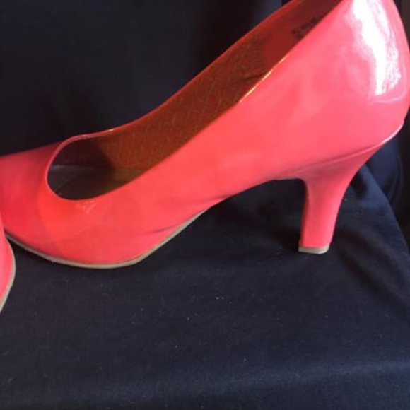 shoes - Picture 4 of 5